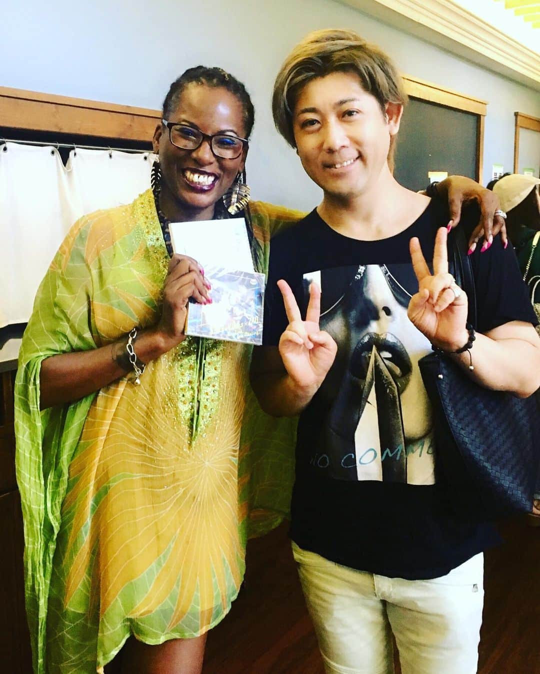 Shinnosukeさんのインスタグラム写真 - (ShinnosukeInstagram)「あの Deni Hines が21年ぶり！に来日するということで「すみだストリートジャズフェスティバル」を観に行ってきました🎶 90s R＆B好きな人なら知ってるかな？「Imagination」という名盤を97年に発売して、2016年に久々に新譜を発表！どちらもとっても素敵なのでぜひ聴いてみて。昔の方はNJS的なSmooth R&B色が強いけど、新しい方はオーガニックなファンク色という感じ。初のジャパンツアーがこれからスタートとの事で、全員日本人で固められたバックバンド陣も超カッコよかった！歌ってる時のDeniは終始笑顔でバンドメンバーや観客とコミュニケーション取りまくり。とっても楽しい1時間でした。同期無しの洋楽R＆Bスタイルのバンドってやっぱりいいね〜！自然と身体が動いちゃう。それにしても、昔からずっと聴いてた憧れの人に会うと一瞬にして当時のファンに戻ってしまうな（笑）いやー、サイコーでした。  #denihines #randb #funk #jazz #femalesinger #すみだストリートジャズフェスティバル #itsalright」8月17日 20時48分 - shinscapade