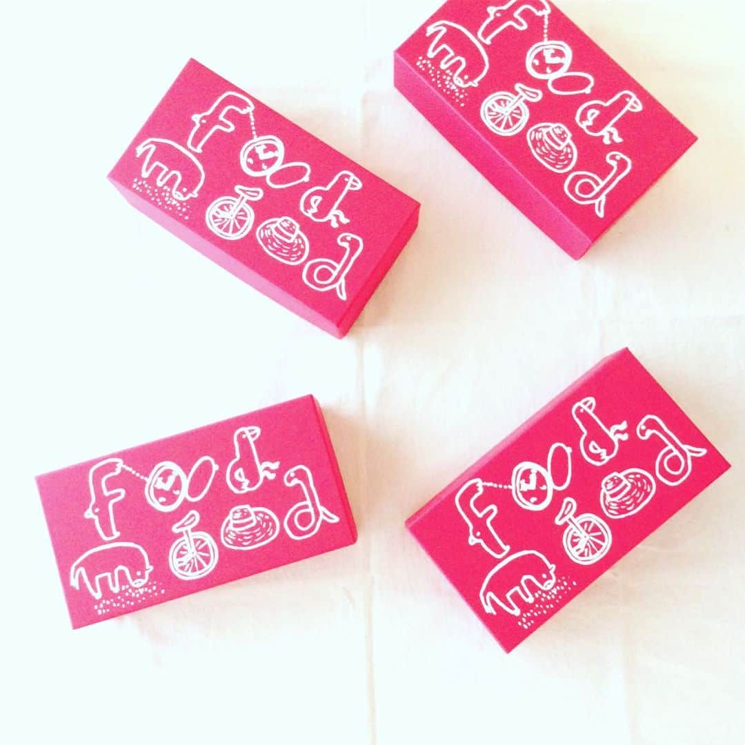なかしましほ（foodmood）さんのインスタグラム写真 - (なかしましほ（foodmood）Instagram)「8/28〜今年も日本橋三越にて、暮らしのおへそ展参加いたします。 ピンクのクッキーBOXたくさんご用意してお待ちしております #おへそ的買い物のすすめ展」8月17日 20時53分 - foodmoodshop