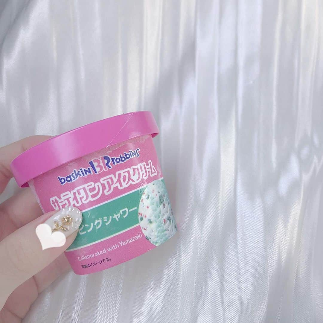 ハルナさんのインスタグラム写真 - (ハルナInstagram)「．﻿ ． コンビニサイズの31🍨﻿ ﻿ 31行くときはポッピングシャワーは﻿ 絶対頼むかな〜﻿ みんなは何が好き〜〜？﻿ ﻿ #31 #サーティーワン #アイス #コンビニ #コンビニアイス #カップアイス #ポッピングシャワー #夏 #idol #instagood #instalike #cute #like #photooftheday #followme #instadaily」8月17日 21時00分 - haruna_h616