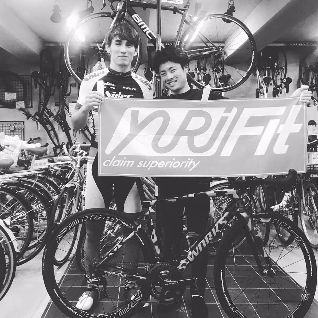 のインスタグラム：「YURIFitの小橋さんに自転車のフィッティングをしていただきました！  毎週数百キロ自転車に乗るスケートのトレーニングですが、正しいフォーム・テクニックを教えて頂く機会があまりないのでこれからのトレーニング充実させる貴重な経験になりました！  #YURIFit」