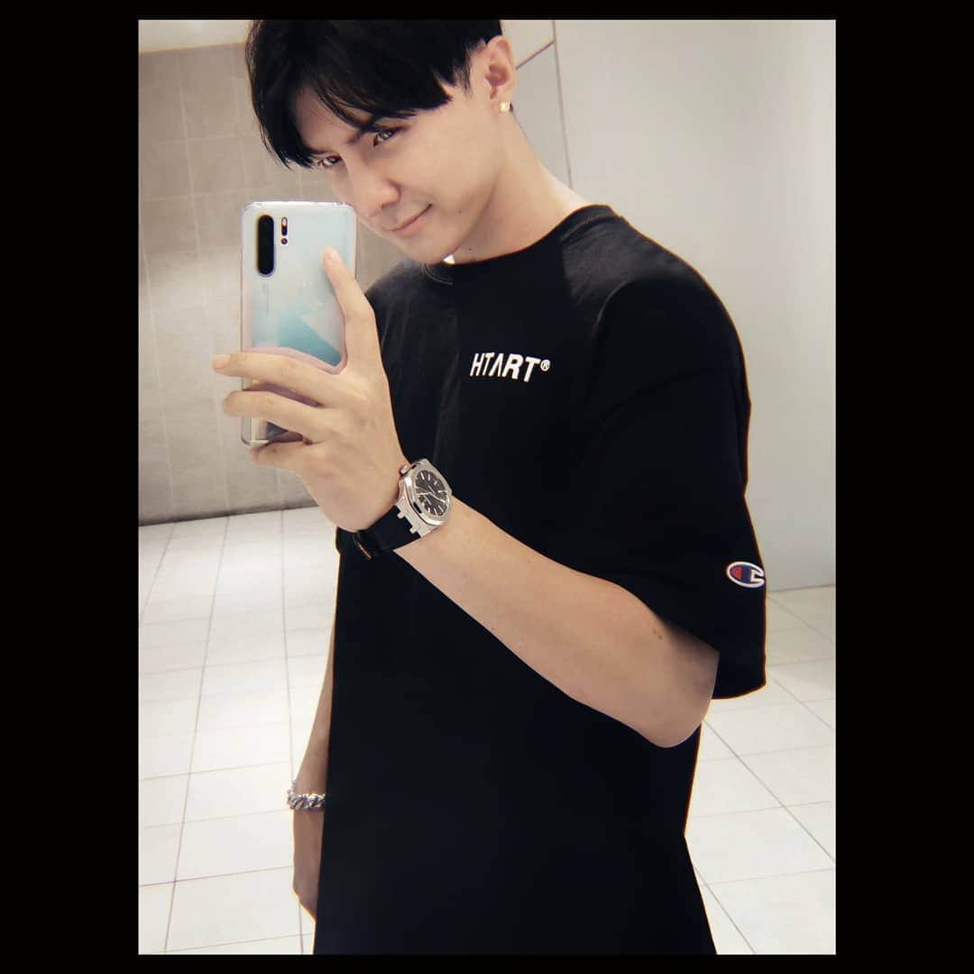 ダンソン・タンのインスタグラム：「一連串忙到北京生日會⬛ - @hotheart.studio ✖ @champion - #DT #HOTHEART #champion #SEVENDAYS #唐禹哲」