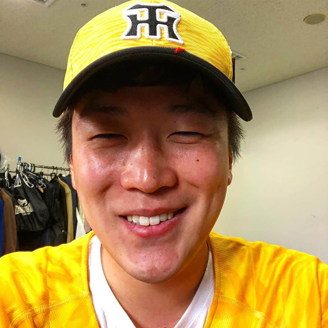 羽尻紘規さんのインスタグラム写真 - (羽尻紘規Instagram)「． 阪神タイガースの 糸井選手、大山選手 もどきのふたり  #似てます？ #たまに言われます」8月17日 21時28分 - hajirihiroki