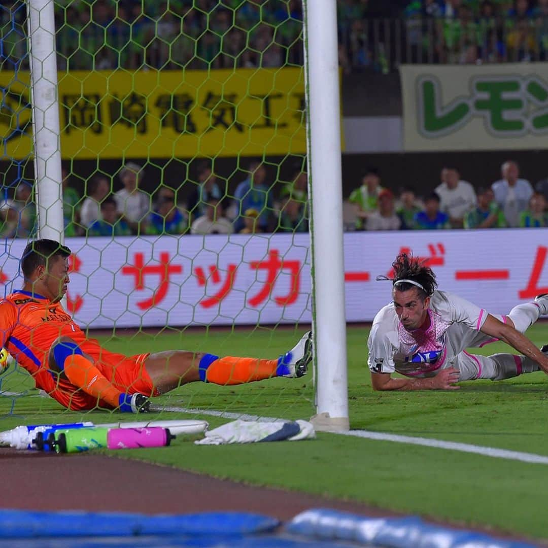 ゲキサカさんのインスタグラム写真 - (ゲキサカInstagram)「鳥栖DF金井がAT劇的決勝弾!! チョウ監督“指揮自粛”の湘南、2点差追いつくも敗戦  #jleague #J1 #Jリーグ #soccer #football #サッカー #gekisaka #ゲキサカ #⚽️ #湘南ベルマーレ #shonanbellmare #サガン鳥栖 #sagantosu ©︎KokiNAGAHAMA」8月17日 21時21分 - gekisaka