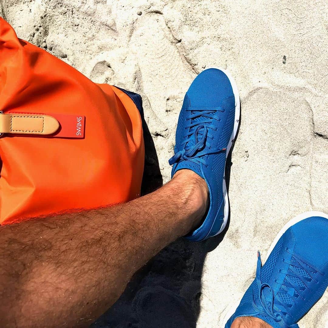 スイムズのインスタグラム：「Signature summer SWIMS style	⠀ #shoesoftheday #shoestyle #menswear #summerstyle」