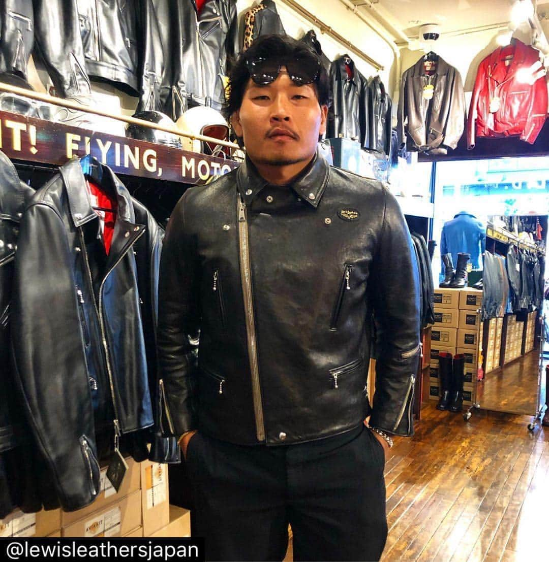 稲垣啓太さんのインスタグラム写真 - (稲垣啓太Instagram)「Lewis Leathers. オーダーメイド作成して頂いてます。完成は3ヶ月後。お邪魔しましたあざっす！  @lewisleathers @lewisleathersjapan  #lightning」8月17日 21時27分 - gaki.keita