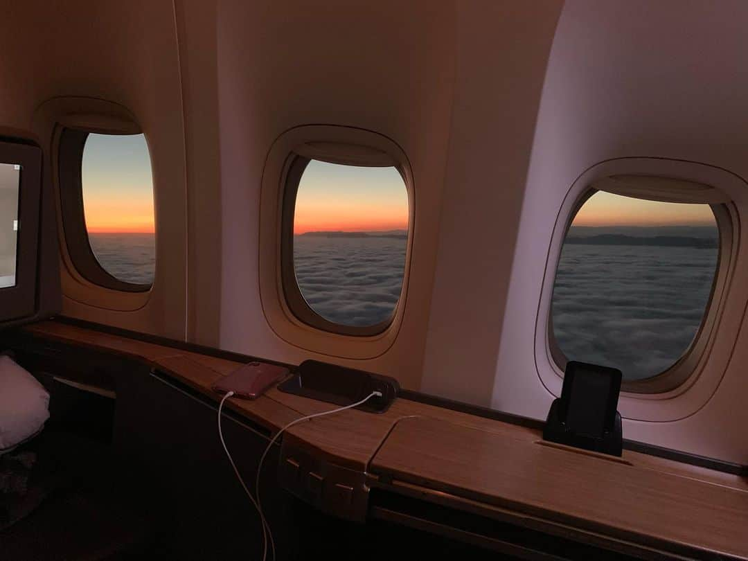 ジョン・バロウマンさんのインスタグラム写真 - (ジョン・バロウマンInstagram)「My view just after take off on @americanair #lax to #London ✈️🌎🌞🌕jb」8月17日 12時35分 - johnscotbarrowman