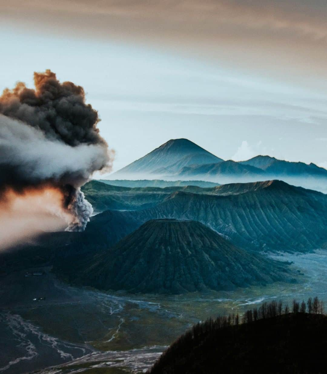 Nikon Australiaさんのインスタグラム写真 - (Nikon AustraliaInstagram)「"A 3am wakeup call followed by a 1 hour drive across the black, volcanic 'sand-sea' in a vehicle from the 1980's to reach the peak of an adjacent mountain. We watched the sunrise to the East of an erupting Mt. Bromo situated in East Java. For me, capturing moments like this is the quintessence of photography. Volcanic ash should be added to the list of elements the D810 is sealed against." - @ohwunder  Camera: Nikon #D810 Lens: AF-S NIKKOR 24-120mm f/4G ED VR Settings: f/4 | ISO 1000 | 0.6s  #Nikon #MyNikonlife #NikonAustralia #Photography #Nikkor #NikonTop #NikonPhotography #DSLR #LandscapePhotography #NaturePhotography #VolcanoPhotography #Volcano #VolcanoEruption」8月17日 12時31分 - nikonaustralia