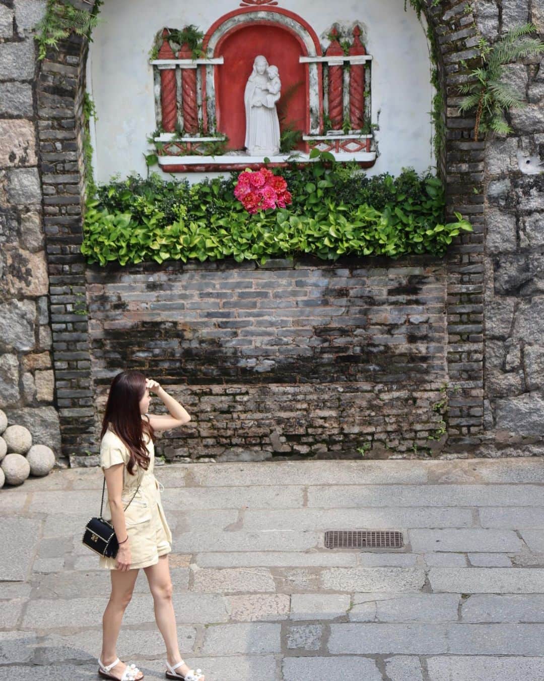 平山美春さんのインスタグラム写真 - (平山美春Instagram)「✨🇲🇴MACAU🇲🇴✨ 街をプラプラ👟 わたしの謎のポーズ😂😂 . #macau #trip #fromhongkong  #hongkong #travel #travelporn  #travelblogger #travelphotography  #マカオ #マカオ旅行 #旅」8月17日 12時44分 - miharuhirayama