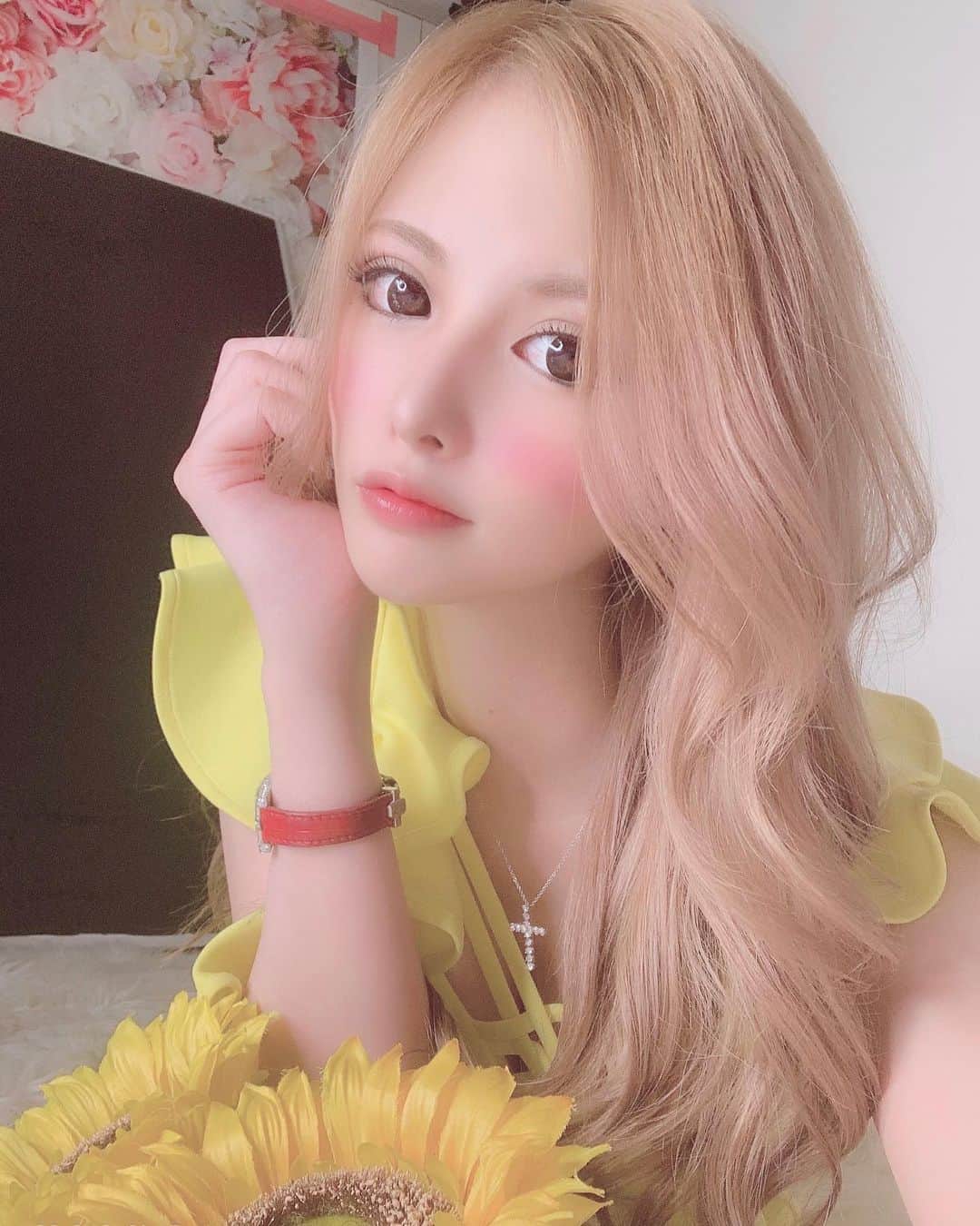 夏目こころさんのインスタグラム写真 - (夏目こころInstagram)「大好きな黄色のドレスで 撮影してきたよ🌻」8月17日 12時58分 - corocorococoro0901