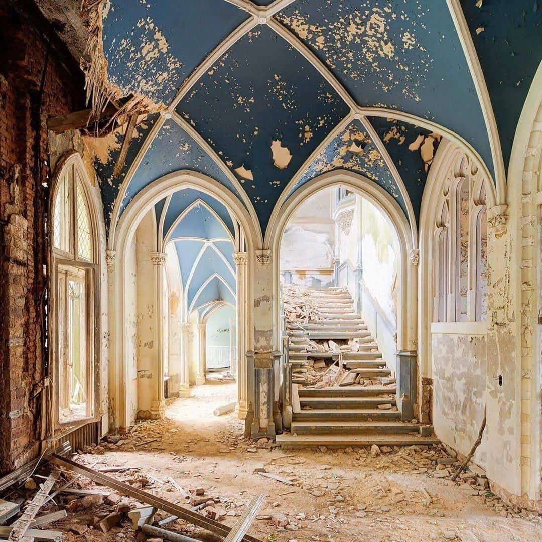 Abandoned Placesさんのインスタグラム写真 - (Abandoned PlacesInstagram)「"This is one of the most beautiful abandoned castles Belgium ever had. Unfortunately it’s been destroyed now.😢 It took 41 years to build this castle. But in 2017 the demolishing started. I visited this place more than 10 times. Just to walk around and enjoy the atmosphere there. It’s was so beautiful. Hope you like it." Photography by @christophe_van_de_walle」8月17日 13時03分 - itsabandoned