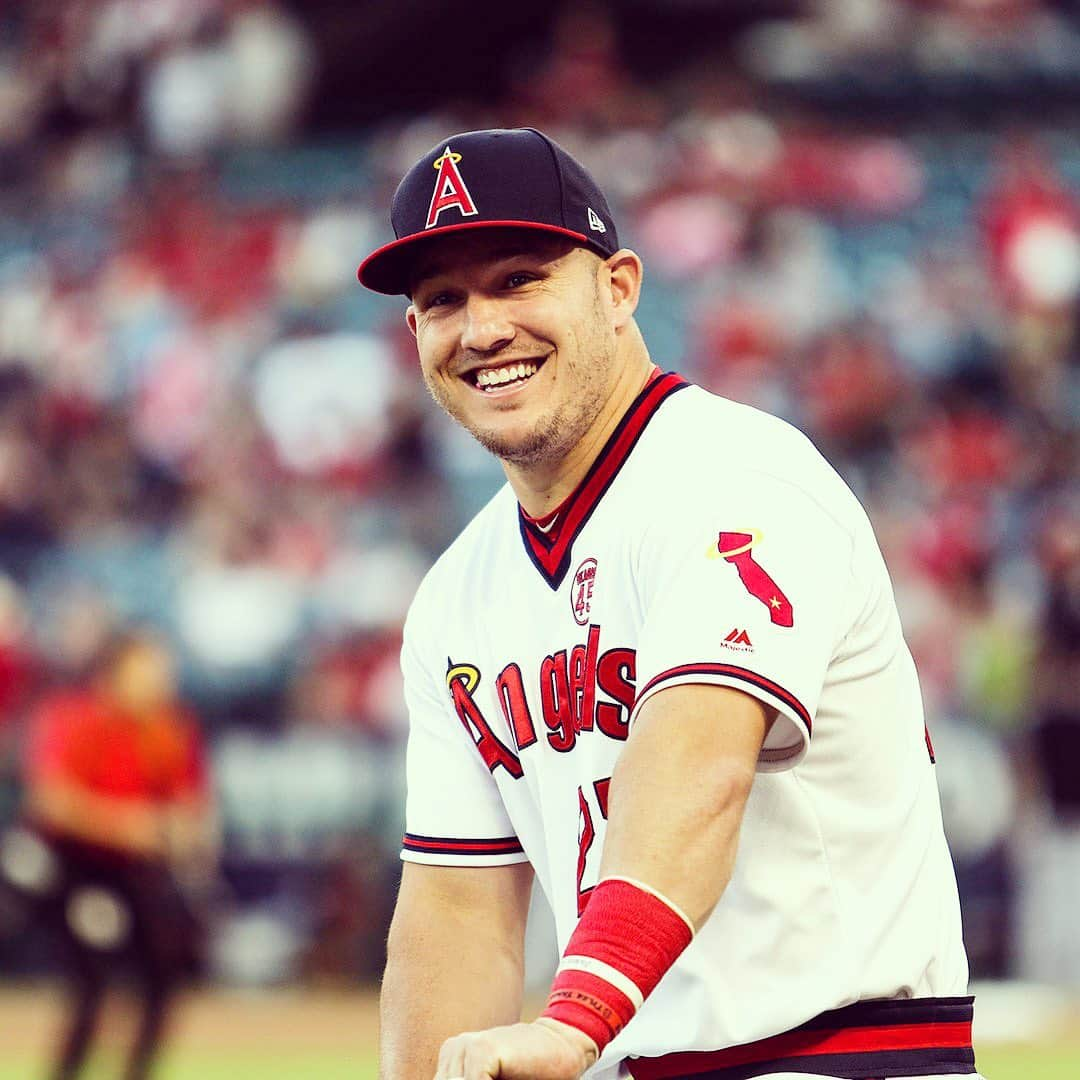 MLBさんのインスタグラム写真 - (MLBInstagram)「“That’s Trout? Swimming upstream, avoiding all the flies, and sending one ricocheting through the universe." - Bill Walton 😂😂」8月17日 13時06分 - mlb