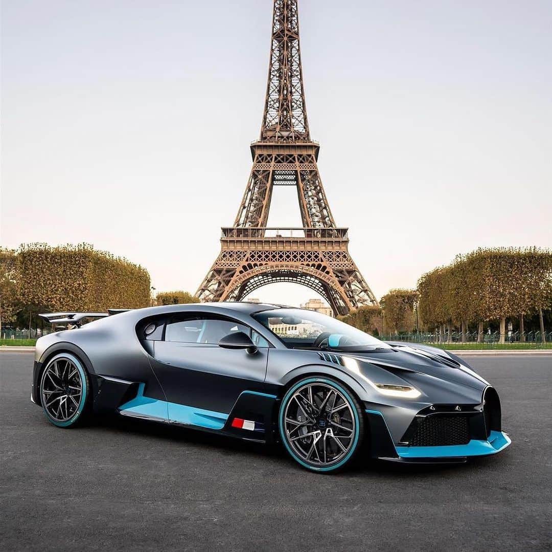 CARLiFESTYLEさんのインスタグラム写真 - (CARLiFESTYLEInstagram)「Pick your Bugatti! 😵 1. Bugatti La Voiture Noire $18,700,000 2. Bugatti Centodieci $8,900,000 3. Bugatti Divo $5,800,000 4. Bugatti Chiron $3,000,000 #carlifestyle #Bugatti @carlifestyle」8月17日 13時07分 - carlifestyle