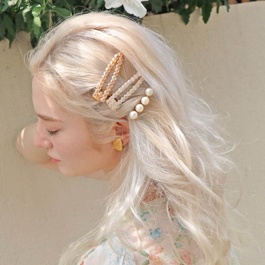 のインスタグラム：「毎週火曜日はQOO APPAREL DAY🌈🌈🌈 Qoo's hair pin 500yen〜 . 毎週新作のQOO APPARELをご紹介して参ります💖 商品は全てLINE@より通信販売が可能！お気軽にお問い合わせください✨ . ❤︎Vintage Qoo Tokyo OMOTESANDO❤︎ Address : Cinnamon Oak 1F 4-11-15 Jingu-mae Shibuya TOKYO JAPAN 150-0001 Business hour : 12:00〜19:00 . ❤︎Vintage Qoo Tokyo Laforet❤︎ Address : Laforet B0.5F 1-11-6 Jingu-mae Shibuya TOKYO JAPAN 150-0001 Business hour : 11:00〜21:00 . #qootokyo #新qoo」