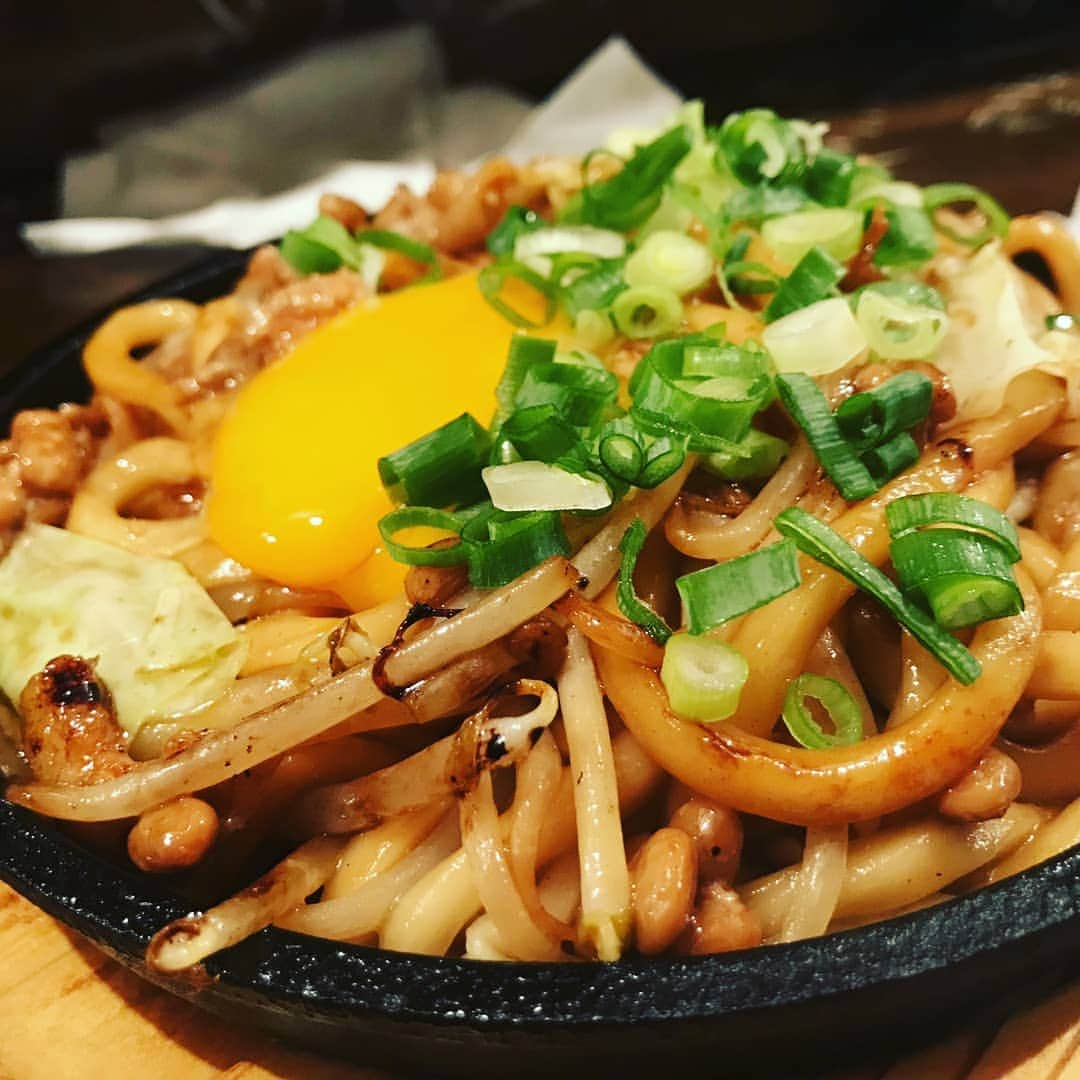 中川貴志さんのインスタグラム写真 - (中川貴志Instagram)「昨日も載せたこの『納豆焼きうどん』納豆好きなあなた、グルメなあなた、B級グルメでもたくさん旨いもんあるよ‼️ 騙された思て一回食べてみて☺️ 今日も18時から、うらなんば『かしみん焼き弐箱』やってます😃  あたしも居てますので是非食べに来てみて☺️ #キリンビール #一番搾り #かしみん焼き #うらなんば #粉もん #弐箱 #大阪 #旨い #美味しい #泉州 #納豆焼きうどん #小さなお店の旨いもん #グルメなインスタグラマーも納得 #一回食べてみて  #FoodPorn#japan#gourmet#foodie#instafood#instagood#instalike#love#like#picoftheday#osakafood#japanquality」8月17日 13時19分 - takashi__nakagawa