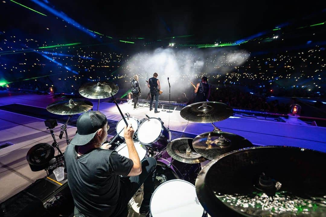 メタリカさんのインスタグラム写真 - (メタリカInstagram)「Photos from last night’s show in Vienna! ・・・ 📸 by @brettmurrayphotography & @photosbyjeffyeager ・・・ #MetInVienna #WorldWired #Metallica」8月17日 13時27分 - metallica