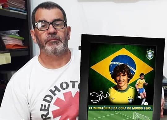 ジーコさんのインスタグラム写真 - (ジーコInstagram)「Belos trabalhos de @marcosousagols e #golsilustrados de quadros,canecas e outras coisas mais, do apaixonado por futebol Marco Souza. São gols e grandes momentos de atletas e clubes pra se ter de recordação.Quem quiser ter esse tipo de lembrança e so entrar em contato direto com ele pelas redes sociais.Obrigado pelo carinho Marco e sucesso no seu trabalho.」8月17日 13時43分 - zico