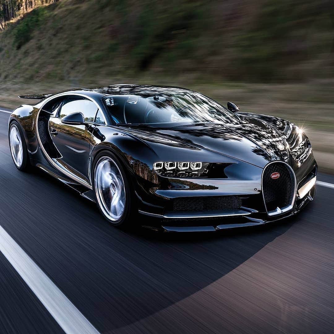 Kik:SoLeimanRTさんのインスタグラム写真 - (Kik:SoLeimanRTInstagram)「Pick your Bugatti! 😵 1. Bugatti La Voiture Noire $18,700,000 2. Bugatti Centodieci $8,900,000 3. Bugatti Divo $5,800,000 4. Bugatti Chiron $3,000,000 #carlifestyle #Bugatti @carlifestyle」8月17日 13時50分 - carinstagram