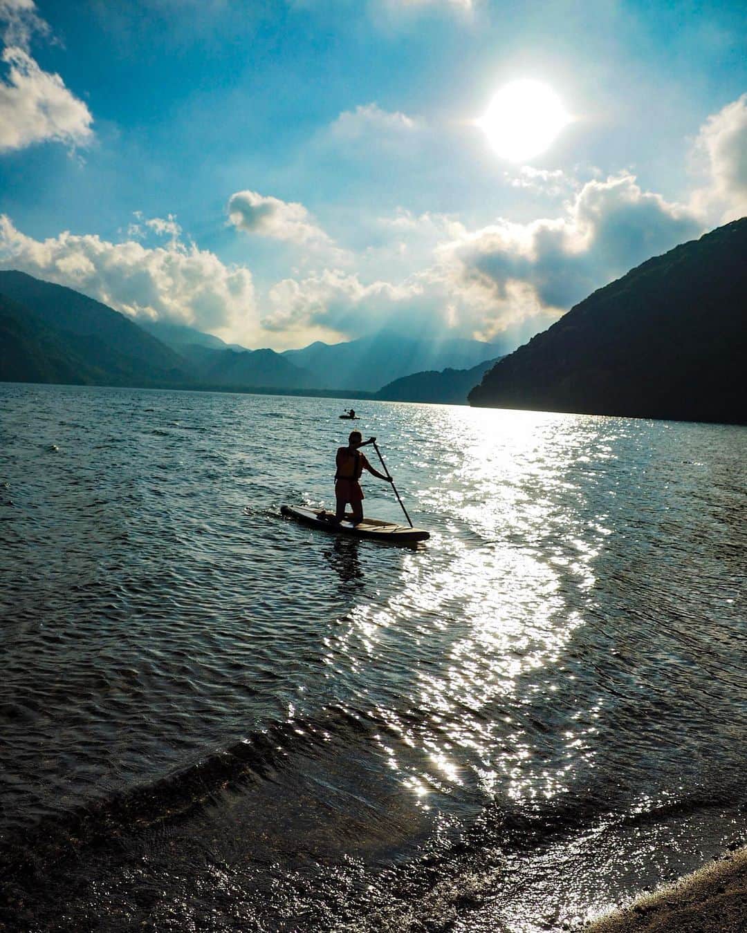 吉田夏海さんのインスタグラム写真 - (吉田夏海Instagram)「SUPで遊んだ日🏄🏾‍♀️💕 . #sup #lake #nature  #awesome」8月17日 14時02分 - natsumiiiiiiiiiii