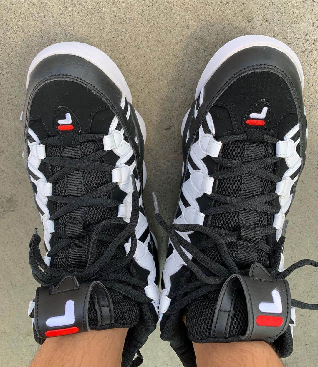 下村大樹のインスタグラム：「おニュー！ #fila  #filashoes  #フィラ  #フィラスニーカー」