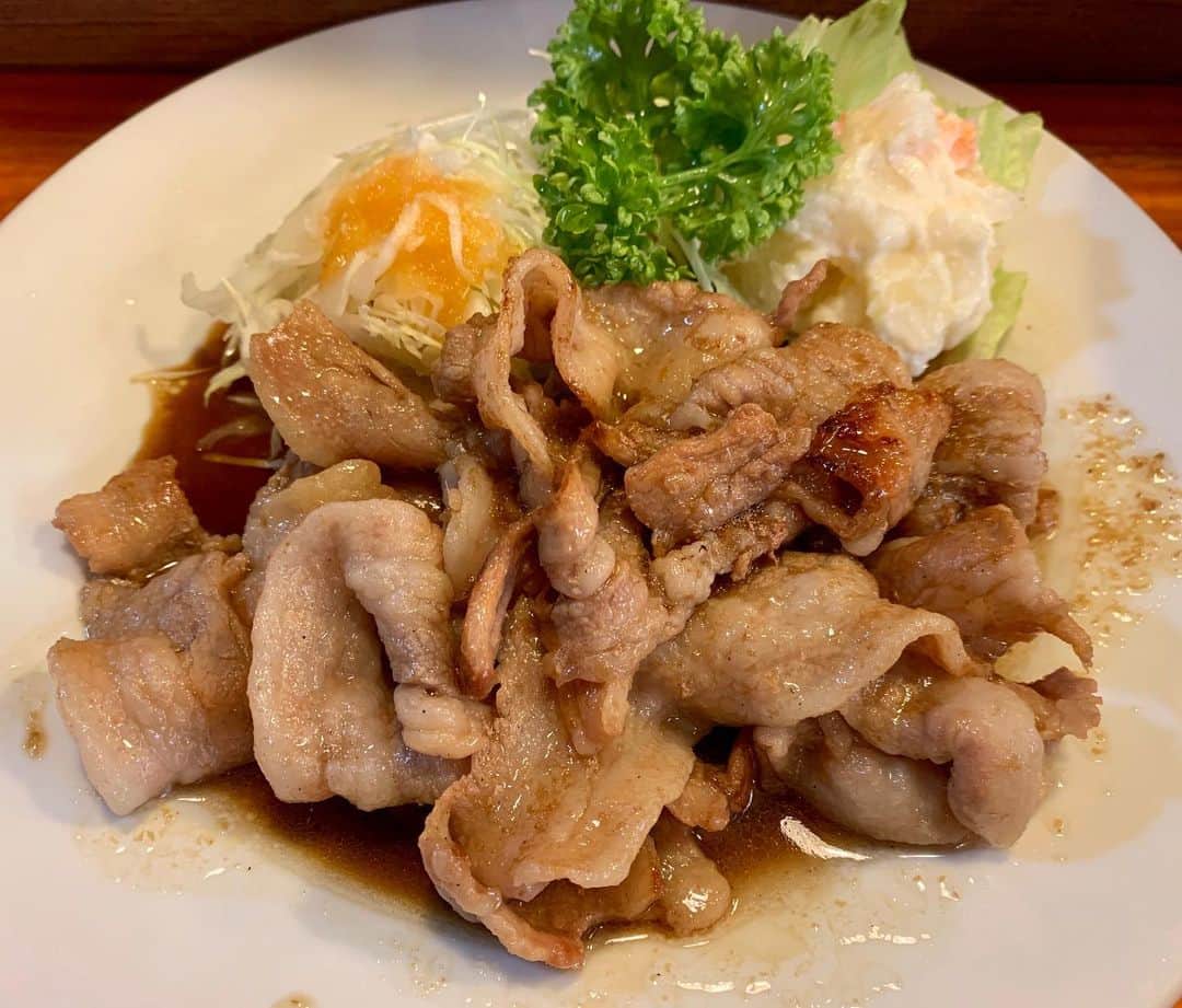のインスタグラム：「帰京前ランチ(^^)🥓 #豚バラ生姜焼 #お食事処みなみ #木更津 #千葉県」