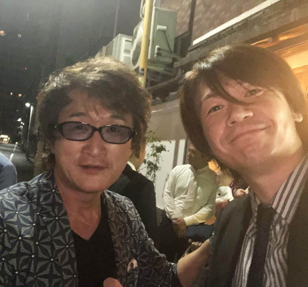 城咲仁さんのインスタグラム写真 - (城咲仁Instagram)「グラップラー刃牙の漫画家さん 板垣先生‼️ 最近、電話でもお話し致しましたが、ユーモアとバイタリティーがみなぎる方です☺️先生！近々、美味いホヤ貝を食べる会をやりましょう‼️ #グラップラー刃牙 #板垣恵介 さん #ホヤ貝 #大人気 #ユーモア #城咲仁」8月17日 14時12分 - shirosaki_jin_official