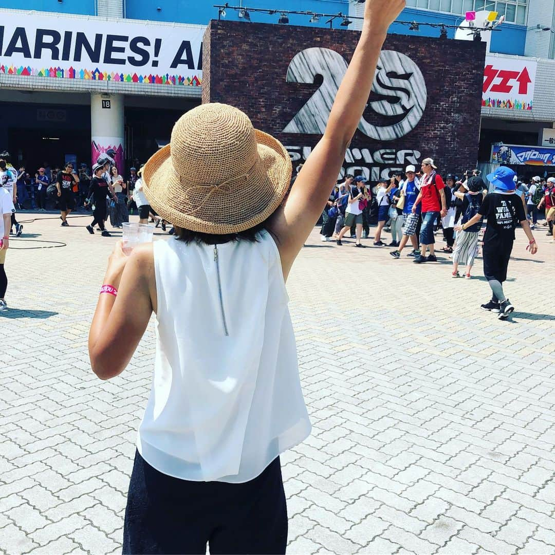 菊間千乃さんのインスタグラム写真 - (菊間千乃Instagram)「サマーソニック2019で、私の夏が終わりました✌️燃え尽きたぁー❗️ スカパラにまさかの桜井君登場😍 レッチリまで頑張ろ〜😁😁😁 #サマーソニック2019 ＃スカパラ ＃桜井君は相変わらずカッコいい ＃夏の思い出 #リボン #ミスチル ＃熱中症には気をつけよう ＃サマソニファン」8月17日 14時05分 - kikuma_yukino