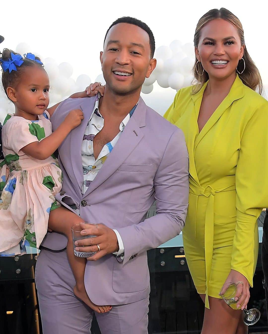 Just Jaredさんのインスタグラム写真 - (Just JaredInstagram)「@chrissyteigen is joined by husband @johnlegend and daughter Luna while celebrating her new collection with @quayaustralia! #ChrissyTeigen #JohnLegend Photos: Getty」8月17日 14時21分 - justjared