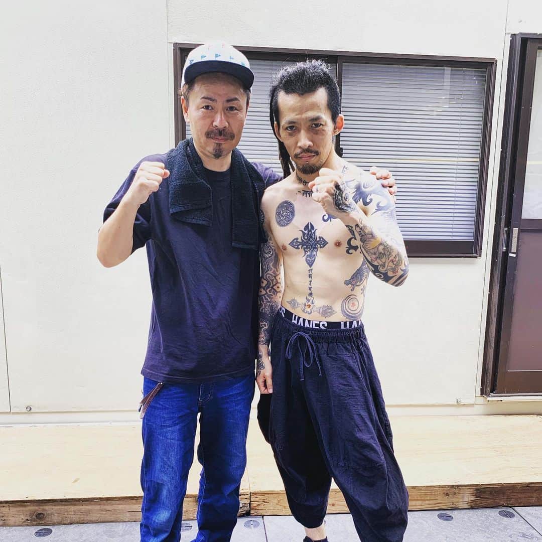 こーいちのインスタグラム：「フリーと写真撮れた。  #サマソニ #レッチリ楽しみ」