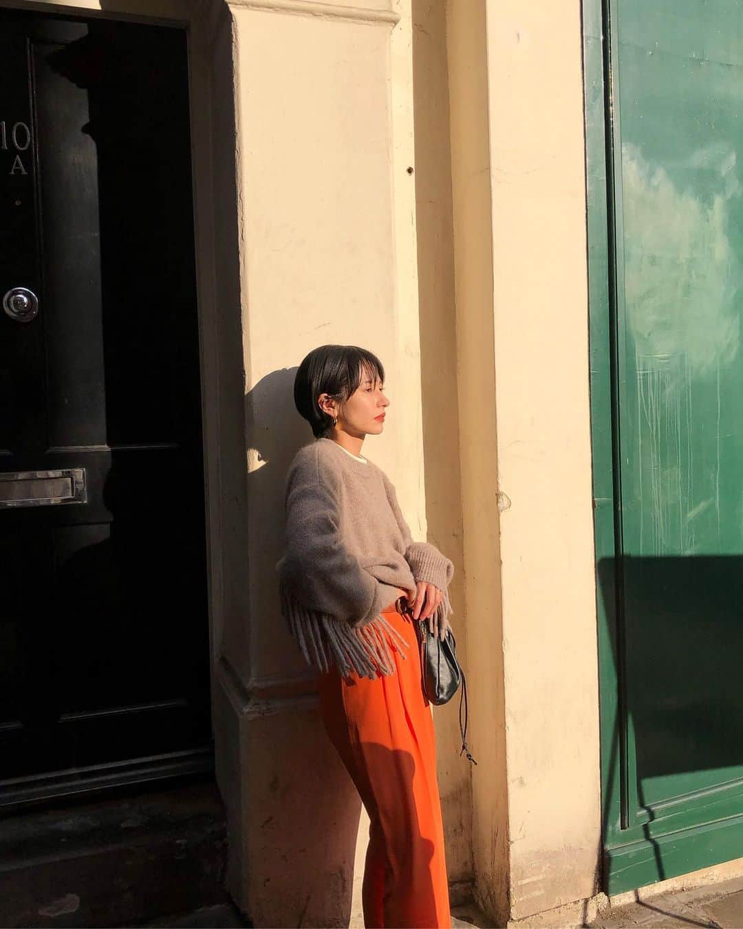 松本恵奈さんのインスタグラム写真 - (松本恵奈Instagram)「Londonではフリンジニットが丁度いい気温。日本じゃ暑くてまだまだ着れないから一足先に着れて嬉しい気分♡このニットは絶対BEGとGRYの2色買いすると決めているくらい溺愛しているアイテムの１つです◎ #london #clane」8月17日 15時08分 - ena1123
