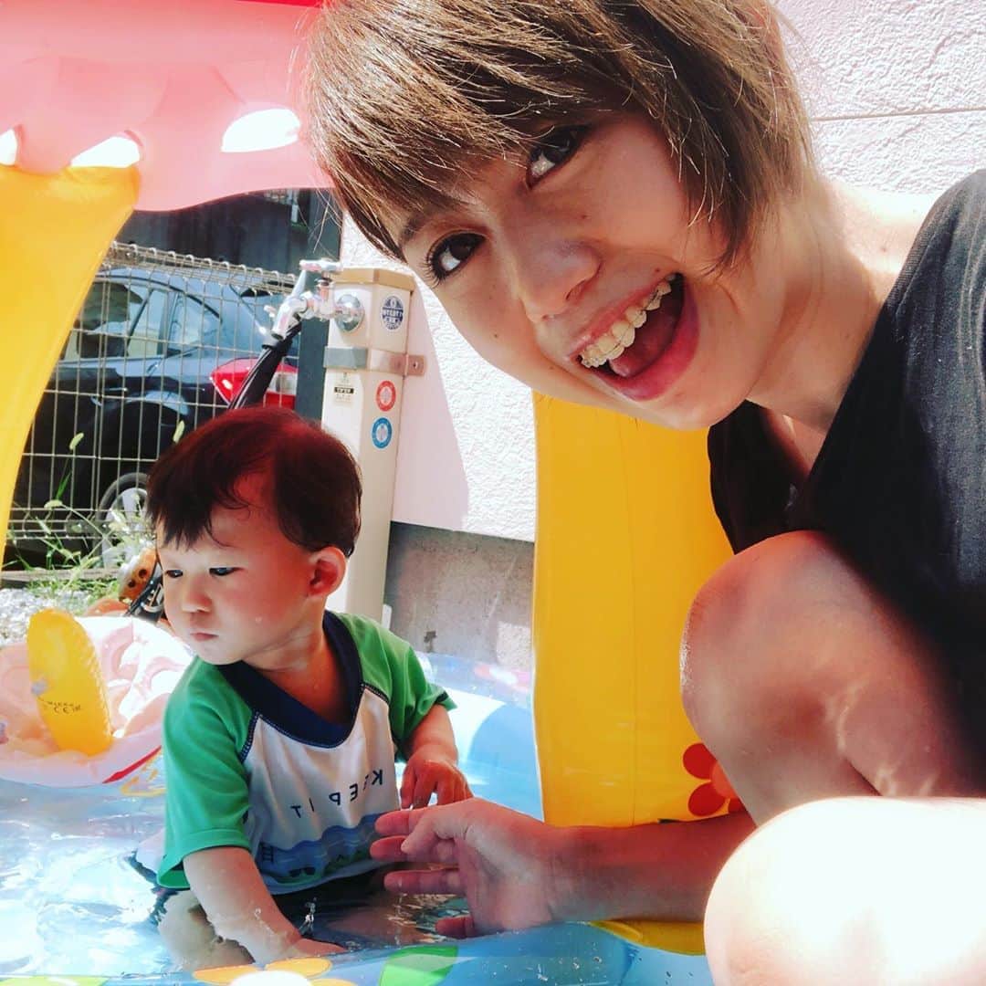 池田夢見さんのインスタグラム写真 - (池田夢見Instagram)「きのこプール！！ 口で膨らましたから酸欠になりかけた😅 かなり猛暑です💦 私も最後飛び込みました(￣∇￣) #自宅プール #子供プール  #子供プールではしゃぐ大人」8月17日 15時10分 - ikedayumemi