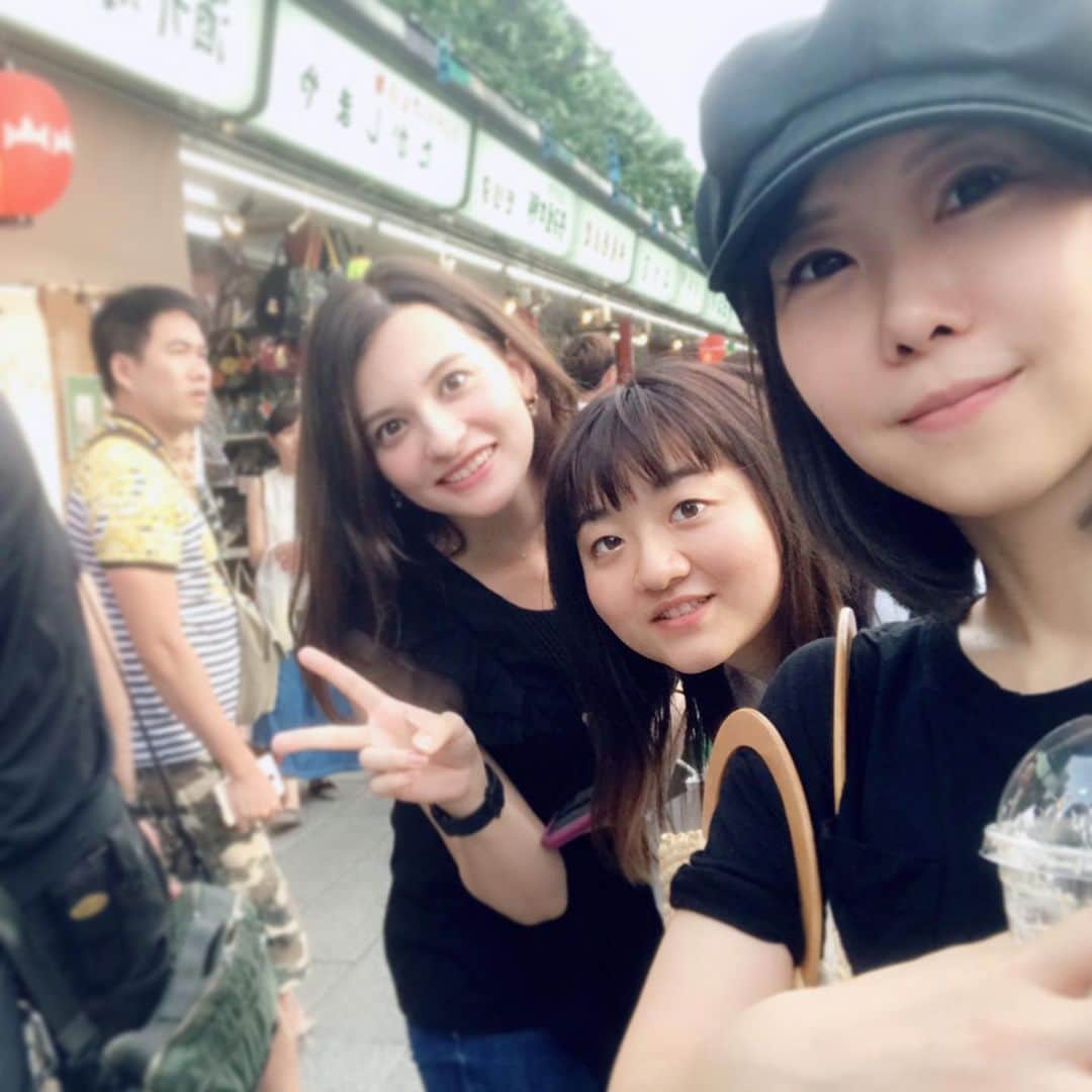 のインスタグラム：「ワンモ仲良しの作家の大仲さんとADうめちゃんと、浅草観光😆  アナたまさんが教えてくれたおはぎ専門店 ohagi3でおはぎパフェを食べて、 浅草を練り歩き、食品サンプルのお店に行ったり🍓楽しかったー😊  夜は美味しいお肉🤤 エネルギー補給になりました♡  #浅草 #tokyo #japan #tokyofm #ワンモ #おはぎ専門店 #おはぎパフェ #ohagi3 #食品サンプル #焼肉 #金楽」