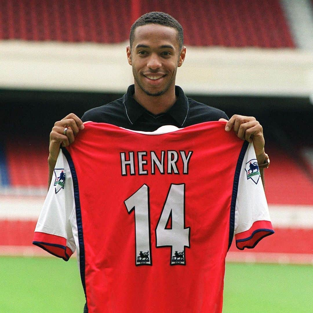 アーセナルFCさんのインスタグラム写真 - (アーセナルFCInstagram)「👑 Happy birthday to the King,  @thierryhenry ⁣ ⁣ #arsenal #thierryhenry #afc⁣ #pl #gunners #arsenalfc」8月17日 15時18分 - arsenal