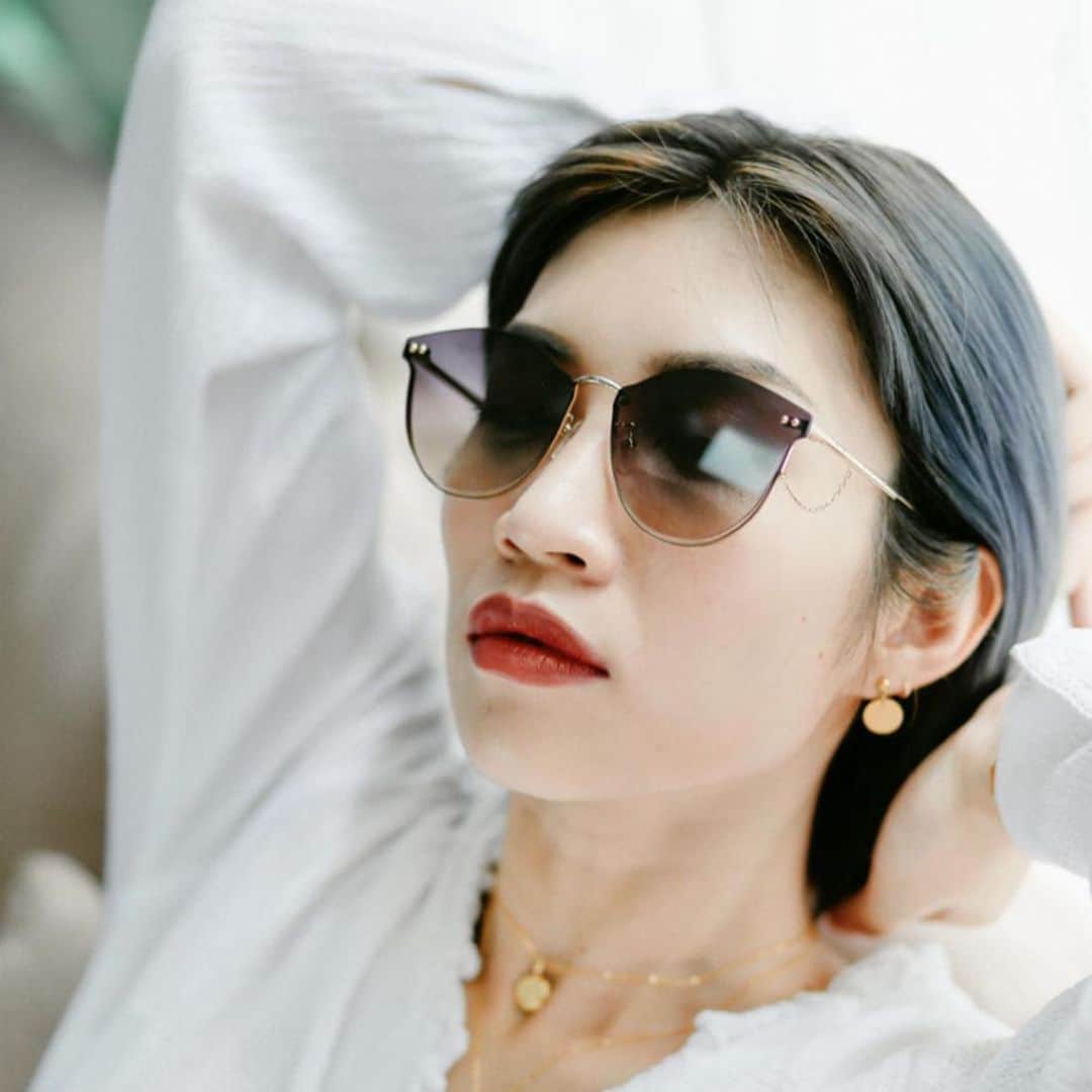 DFS & T Galleriaさんのインスタグラム写真 - (DFS & T GalleriaInstagram)「Discover @vedivero ’s ultra feminine, floral-inspired sunglasses as worn by fashion & beauty editor, Killualq. They’re sure to be a perfect addition to any outfit, wherever your travels take you.  #TGalleria #ShopDutyFree」8月17日 15時30分 - dfsofficial