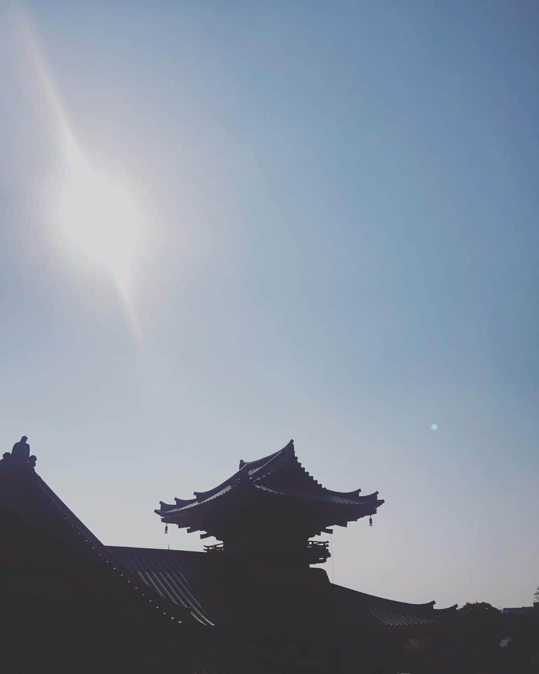 のインスタグラム：「今年は祖母の新盆。 大好きだったばあちゃん。 思い出すのは良い思い出ばっかだな。  じいちゃんと向こうで元気にしてるかな…。」