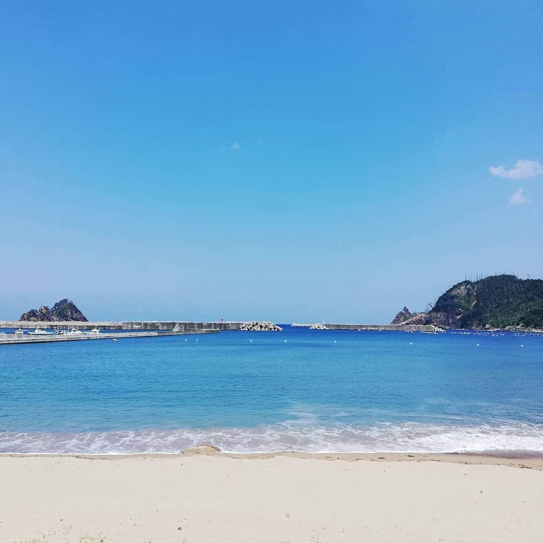 池田裕子さんのインスタグラム写真 - (池田裕子Instagram)「隠岐に帰ってきました😘 #隠岐の島 #隠岐 #島根 #島後 #中村海水浴場 #海 #seaside #海水浴 #nofilter」8月17日 15時38分 - kurimushiyoukan