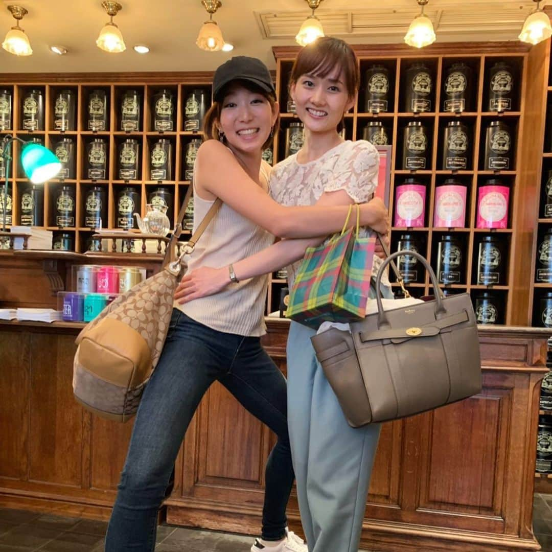 伊藤友季子さんのインスタグラム写真 - (伊藤友季子Instagram)「ー𝑲𝒖𝒎𝒊♥︎ Reunion with a special girl. .  小学生の時に教えていたこの子と 十数年ぶりに感動の再会💕 久しぶりのくみちゃんは、 私が見上げるくらい背も高くなって 素敵な大人のレディーになっていたけれど、 屈託のない笑顔と素直な話し方はあの頃と変わらず！ 思い出話が懐かしすぎました😂 たくさんポジティブなエネルギーをもらったので 私も負けずに頑張らなきゃと思ったのでした✨ また舞台で踊る姿を見せてね💗 皆さん是非応援ください！ @kumiiishiii –––––––––––––––––––––––––––––––––––––———— #ballet #balletdancer #ballerina #balletclass #balletlesson #mariinskyballet  #kumikoishii #バレエ #バレエダンサー #バレリーナ #バレエレッスン #バレエ教室 #バレエスタジオ #石井久美子 #マリインスキーバレエ」8月17日 15時46分 - yukiko_xx