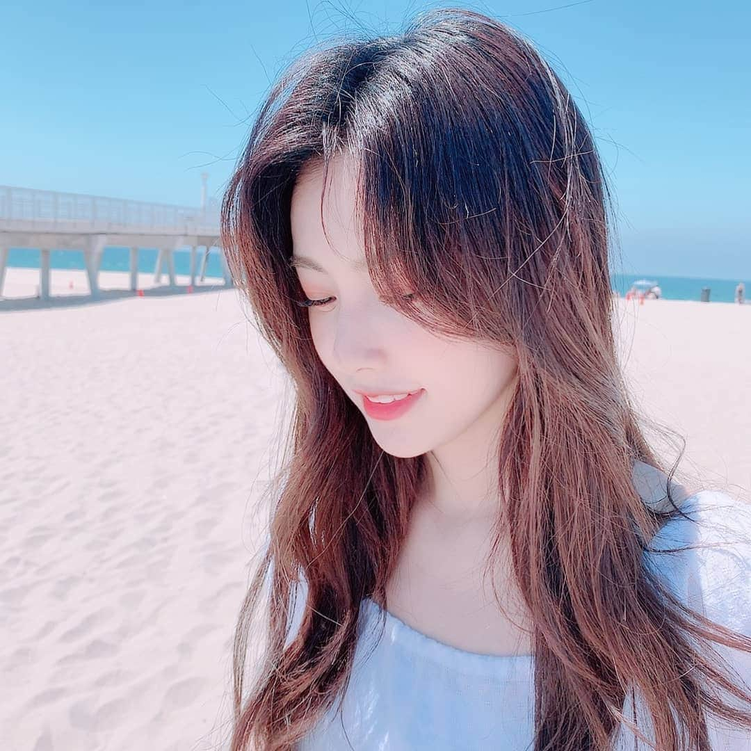 IZ*ONEさんのインスタグラム写真 - (IZ*ONEInstagram)「바다도 좋고 날씨도 좋고 LA도 좋고🥰 ⠀ 海も良い 天気も良い LAも良い🥰 ⠀ #혜원 #ヘウォン #IZONE #아이즈원 #アイズワン」8月17日 16時05分 - official_izone