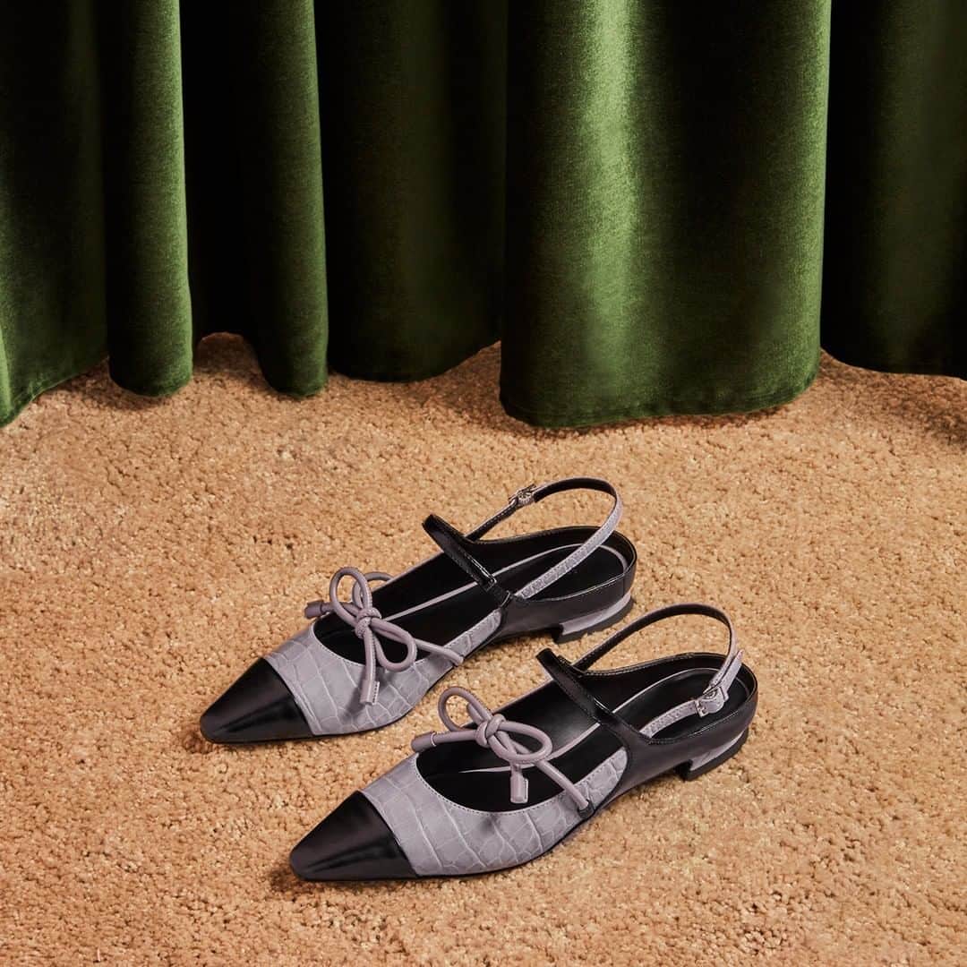 CHARLES & KEITHさんのインスタグラム写真 - (CHARLES & KEITHInstagram)「In an eye-pleasing lilac shade, the mock croc flaunts a fun and feminine side. Tap to shop now.  #CHARLESKEITHFW19  Product featured:  Croc-effect Mary Jane bow flats」8月17日 16時00分 - charleskeithofficial