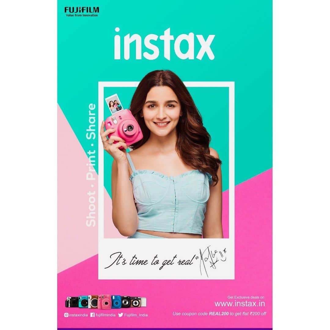 アリア・バットのインスタグラム：「It's time to get real 💓 @instaxindia」