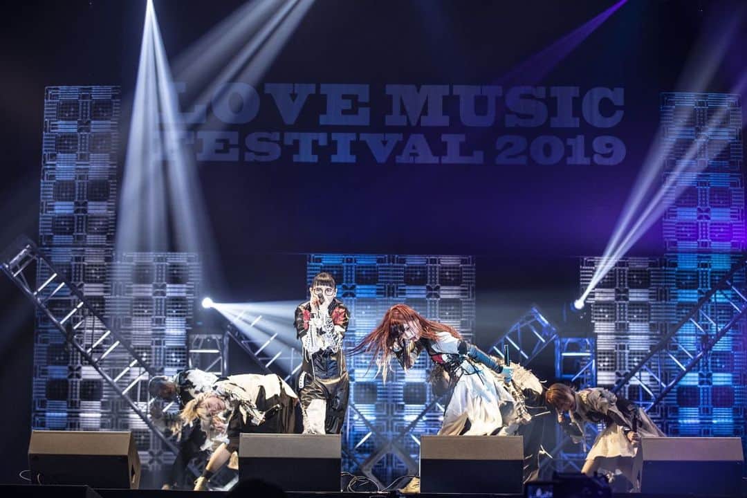フジテレビ「Love music」さんのインスタグラム写真 - (フジテレビ「Love music」Instagram)「LOVE MUSIC FESTIVAL 2019﻿ BiSHさんライブ写真公開🥴💄﻿ ﻿ 明日よる0:30〜放送﻿ ※地域によって放送日時が異なります。﻿ 各放送局のHPにてご確認下さい。﻿ ﻿ photo by  Kaochi﻿ ﻿ #BiSH﻿ #遂に死﻿ #GiANT KiLLERS﻿ #beautifulさ﻿ #LOVEMUSICFES﻿ #Lovemusic﻿ #ラブミュージック﻿ #明日はサマソニ #大阪﻿ #水分はこまめに補給﻿ #熱中症に注意」8月17日 16時11分 - lovemusic_fujitv
