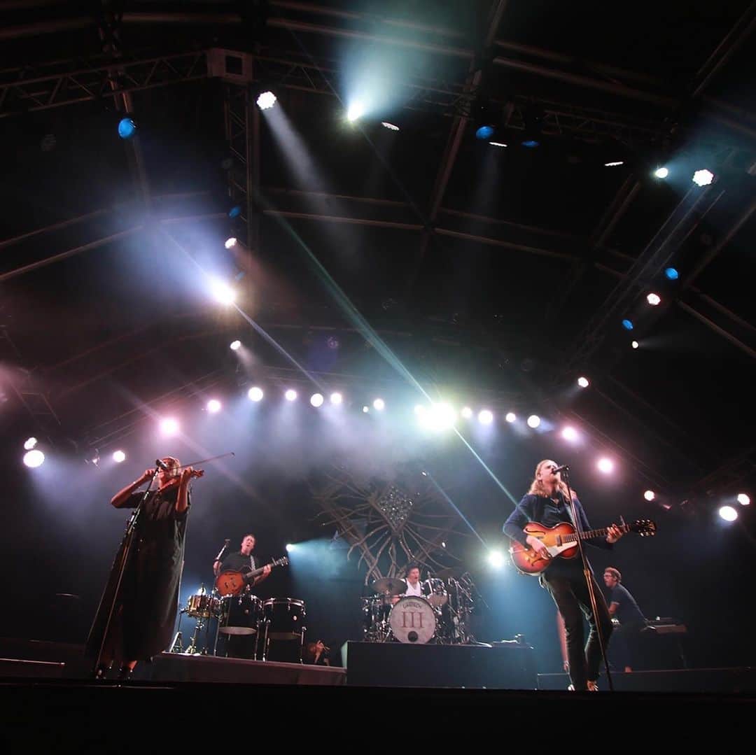 のインスタグラム：「📸THE LUMINEERS JULY 26 FRI - FIELD OF HEAVEN . Photo by Tsuyoshi Ikegami #thelumineers #fujirock #fujirockfestival #フジロック」