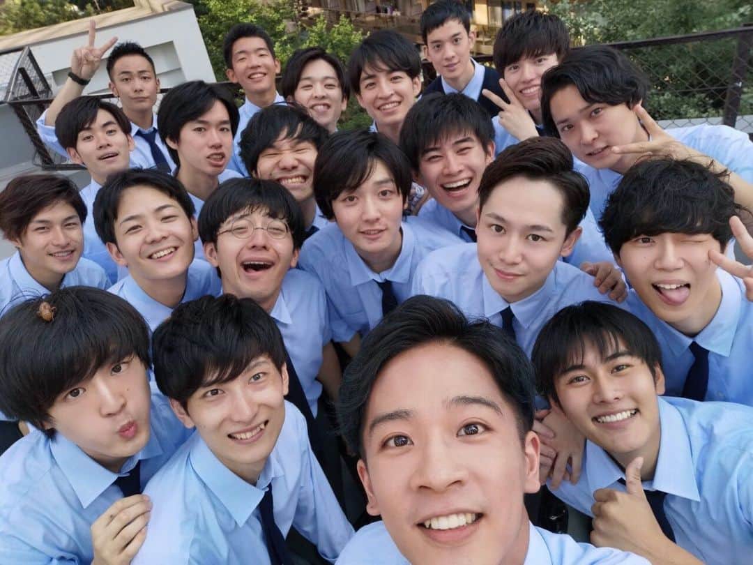 狩野健斗のインスタグラム：「‪#転校生2019  開幕致しました！ ‪初日お越し下さった皆様ありがとうございました！‬ ‪楽しかったなぁ^ ^‬ ‪千秋楽まで毎公演大切に、みんなで力合わせて突っ走っていきますので、宜しくお願い致します！‬」
