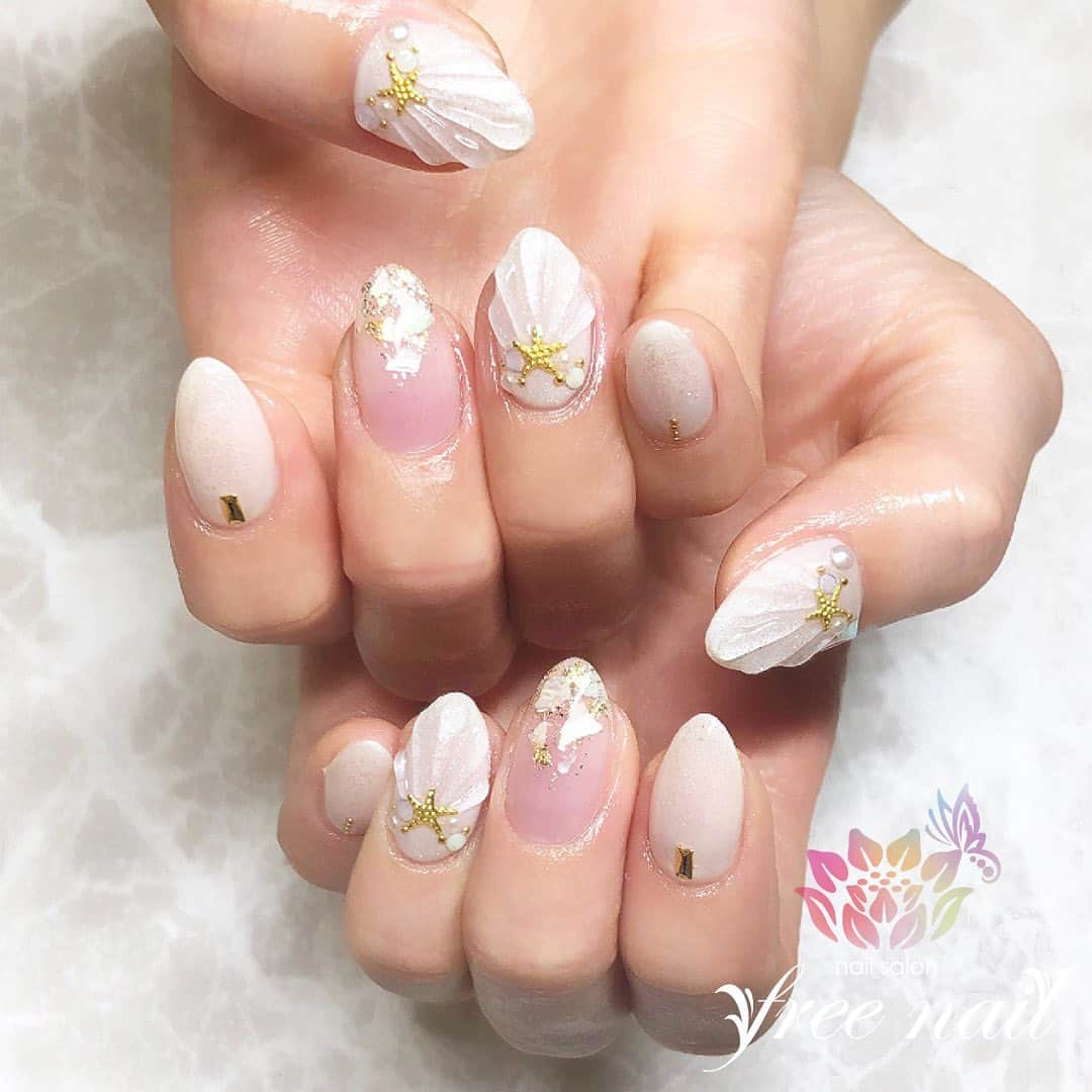 free nail フリーネイルさんのインスタグラム写真 - (free nail フリーネイルInstagram)「. お客様ネイル💅🏻🌻✨ . マーメイドネイル🧜🏻‍♀️💕 . とびきり可愛いサマーネイル🐚💕 . ご来店ありがとうございました🙇🏻‍♀️🙇🏻‍♀️🙇🏻‍♀️💗 . #ネイル #フリーネイル #ネイルアート #ジェルネイル #ネイルサロン #大阪ネイルサロン #ネイルデザイン #ネイルチェンジ #貝殻ネイル #マーメイドネイル #人魚の鱗 #人魚の鱗ネイル #シェルネイル #クラッシュシェル #ホワイトネイル #クリアネイル #デザインネイル #シンプルネイル #トレンドネイル #大人ネイル #夏ネイル #美甲 #日式美甲 #summernails #nailsart #nailsalon #nailsdid #newnails #newnail #freenail」8月17日 21時46分 - freenail_jpn