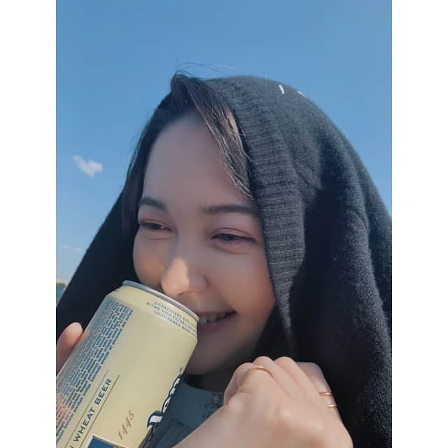 玉城ティナさんのインスタグラム写真 - (玉城ティナInstagram)「この間、夏空の下、野外で色々試みましたが5分でこのようになりました。 夏をしたい気持ちは強い。 あとプールか湖か海とか行きたい。水着買ったし。」8月17日 21時40分 - tinapouty