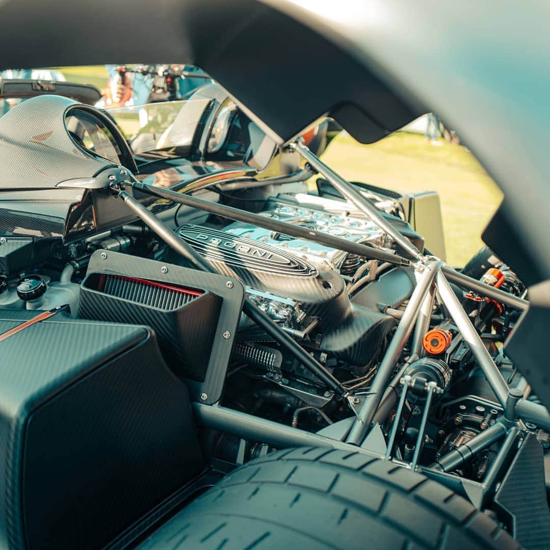 パガーニ・アウトモビリのインスタグラム：「Like a jewel, the Pagani V12.  #pagani #discoveringbc #huayra #roadsterbc #montereycarweek #montereycarweek2019 #thequail #quail2019 #pebblebeachconcours  @thequailevents」