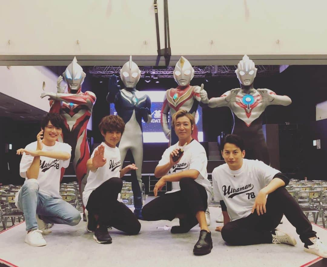 つるの剛士さんのインスタグラム写真 - (つるの剛士Instagram)「暑い中、 ウルトラマンフェスティバル2019会場に来てくれた沢山のウルトラマンの皆様、 本当にありがとう。  皆さんのヒカリ、 大切に使わせていただきます✨  シュワッチ！！ #ウルトラマン基金  #石黒英雄 #クレナイガイ #杉浦太陽 #春野ムサシ #つるの剛士 #アスカシン #濱田龍臣 #朝倉リク  #ウルトラマンフェスティバル2019  #円谷プロ」8月17日 21時42分 - takeshi__tsuruno