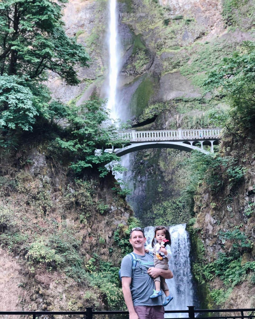 大橋菜央さんのインスタグラム写真 - (大橋菜央Instagram)「On the way to Mt. Hood, we stopped at Multnomah Falls & Ponytail Falls! I love this amazing view from the trail overlooking the marsh♡ . . . #tomthoot #multnomahfalls #ponytailfalls #portlandoregon 夏休み2019 #beautifulnature #ポートランド生活 #portlandtrip #ポートランド #夏休み #flowers #赤ちゃんとおでかけ #naoliving_portland」8月17日 16時15分 - naoliving