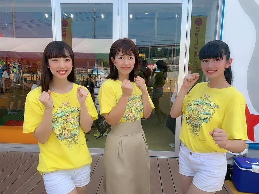 小椿希美のインスタグラム：「・ 今日は、24時間テレビの 応援キャラバンで 三重県に行ってきました✨ 今日のキャラバン隊 ご一緒したのは、 愛知県出身の4人組 アイドルグループ 『小野小町』のメンバー 小西麗菜さんと福島彩菜さん♡ お顔がグレープフルーツくらい 小さくて可愛いお2人☺️ ぎこちなさ過ぎるアイドルと 同じポーズ😂😂😂 今度、ライブを観に行くお約束を しました♫ ・ 午前は、桑名市の スギドラック桑名大福店に。 午後は、津市の おやつタウンにお邪魔し 皆さまからの募金を お預かりさせていただきました。 ・ たくさんのご協力やお声がけ ありがとうございました！ 「夜のニュース見てるよ」と 声をかけてくださった方も いらっしゃり…😭 とても励みになりました。 ・ 今日の応援キャラバンの様子は、 17時〜news everyサタデーで 放送される予定です😊 ＊愛知岐阜三重の中京テレビ ローカルニュース枠での放送です。 ・ 明日も引き続きキャラバンに 参加します。 明日は、岐阜県😊 【8月18日（日）】 10:00ごろ～ 本巣市　モレラ岐阜 1階 ホワイトゲート東入口 13:30ごろ～ 各務原市　岐阜かかみがはら航空宇宙博物館 ※天候などの事情により到着時間や出演者が変更したり、活動が中止になる場合があります。ご了承ください。 ・ 今年の２４時間テレビのテーマは 「人と人 ～ともに新たな時代へ～」募金をお預かりしながら、皆さんの「どんな時代にしていきたいか」をお伺いしていて、 ワゴンには、たくさんの願いが 書かれています。 私も、書かせていただきました😊 黄色いワゴンを見かけたら応援よろしくお願いします♪ ・ #24時間テレビ#応援キャラバン #小野小町#小西麗菜#福島彩菜  #桑名市#スギドラック桑名大福店 #津市#おやつタウン」