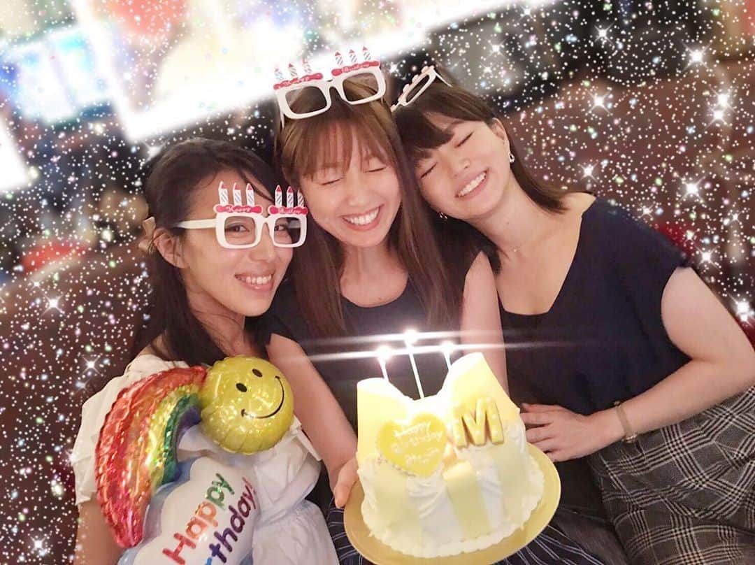 松中みなみさんのインスタグラム写真 - (松中みなみInstagram)「さぷらーーいず🎉🎂💖 ・ 時差ありお誕生日会🥳 ほんっっとに不意打ちすぎてびっくりした‼︎ けど、本当に嬉しかったよ きゃんちゃん、昇子さん ありがとうありがとうありがとう❣️❣️ ・ ３姉妹最高🙌 ワガママ放題な末っ子を気にかけてくれて 本当にありがとう😢🙏💖 これからもずっとよろしく🙇‍♀️ ・ ・ #誕生日 #誕生日サプライズ  #しっかり者の長女 #喜屋武ちあき 💖#小顔  #頼りになる次女 #星野昇子 💖#健康オタク  #いつもふざけてる末っ子 #松中みなみ 😜#お酒強すぎ  #三姉妹」8月17日 16時24分 - minami_matsunaka