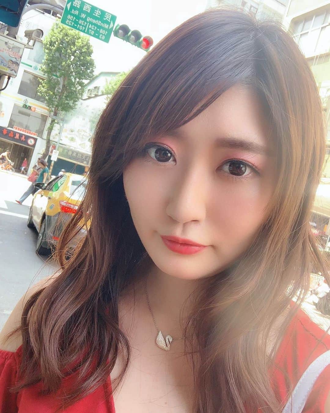 坂口莉果子のインスタグラム：「台湾楽しかった💓暑すぎて前髪ぺたんこ😲 そして今日はとある所へ、、、、、! 毎日YouTube動画アップされてるので見てね😆 ・ ・ ・ #youtube  #123japan  #taiwan  #japan  #夏  #暑い  #台湾」